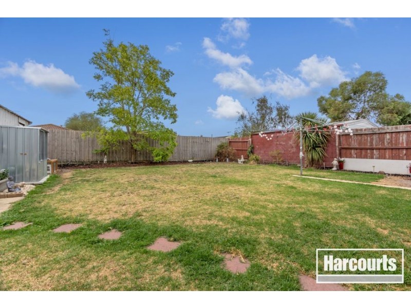 29 Gipps Crescent, Cranbourne North VIC 3977