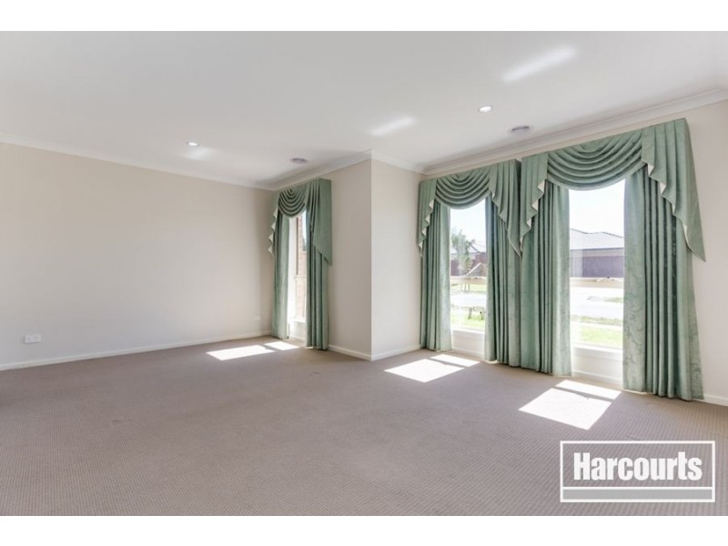 3 Bradshaw Way, Cranbourne East VIC 3977