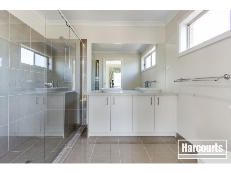 3 Bradshaw Way, Cranbourne East VIC 3977
