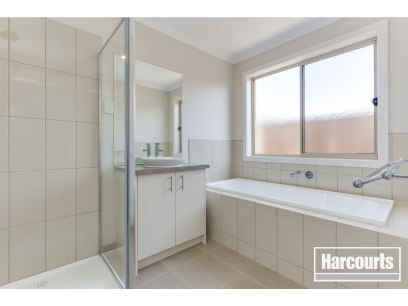 3 Bradshaw Way, Cranbourne East VIC 3977