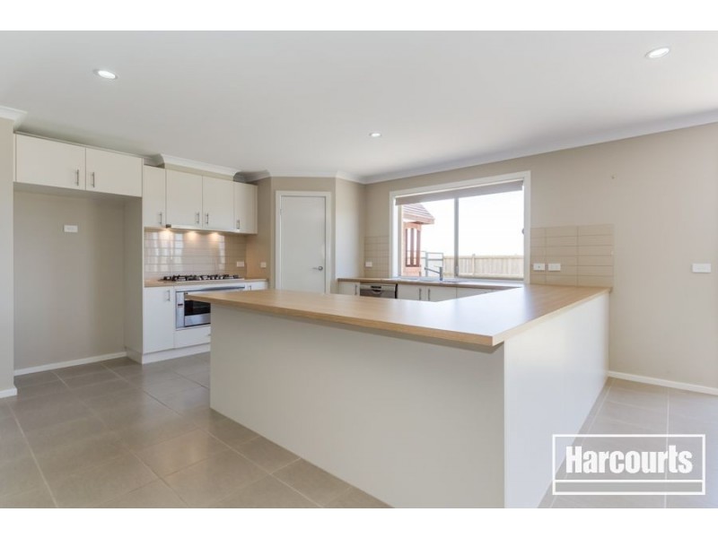 3 Bradshaw Way, Cranbourne East VIC 3977