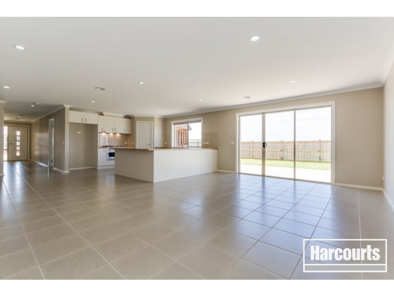 3 Bradshaw Way, Cranbourne East VIC 3977