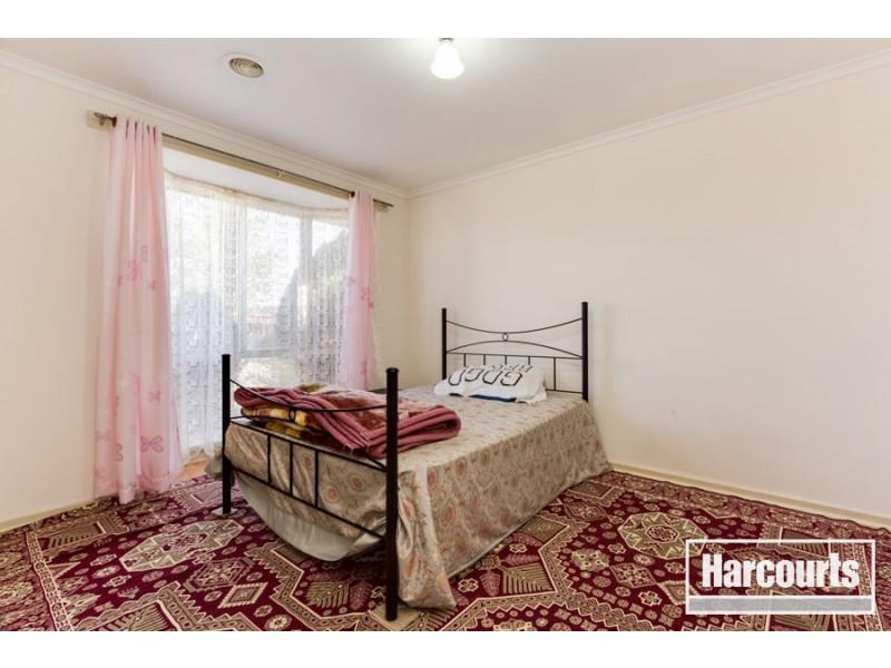 37 Godwin Crescent, Cranbourne North VIC 3977