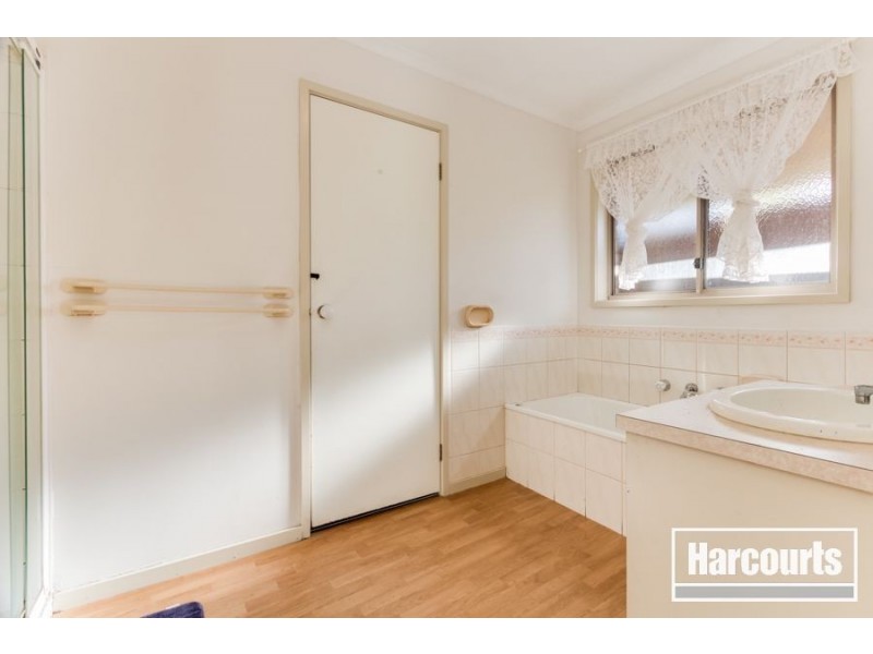 37 Godwin Crescent, Cranbourne North VIC 3977