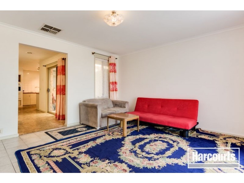 37 Godwin Crescent, Cranbourne North VIC 3977