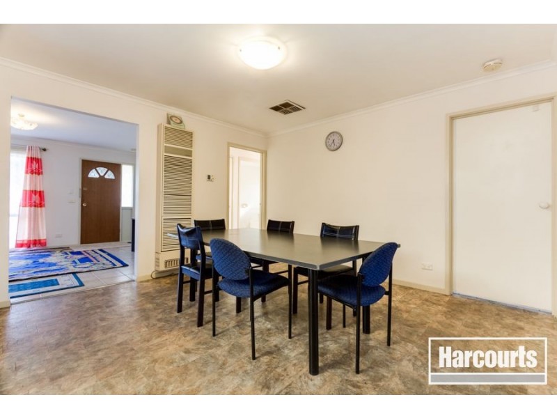 37 Godwin Crescent, Cranbourne North VIC 3977