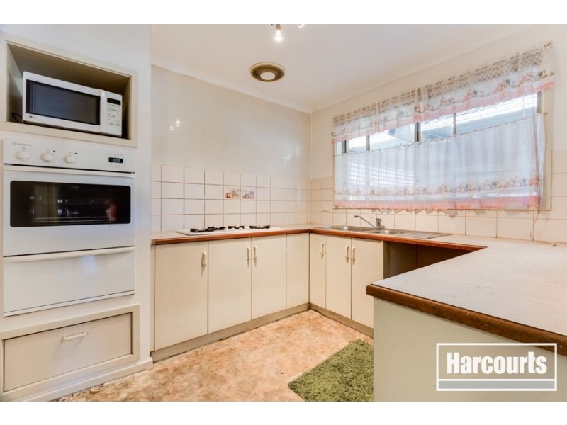 37 Godwin Crescent, Cranbourne North VIC 3977