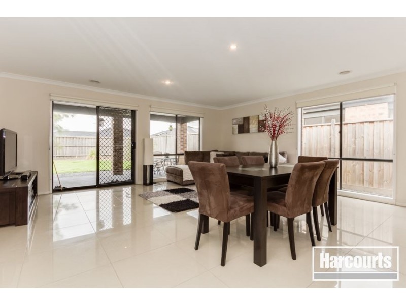108 William Thwaites Boulevard, Cranbourne North VIC 3977