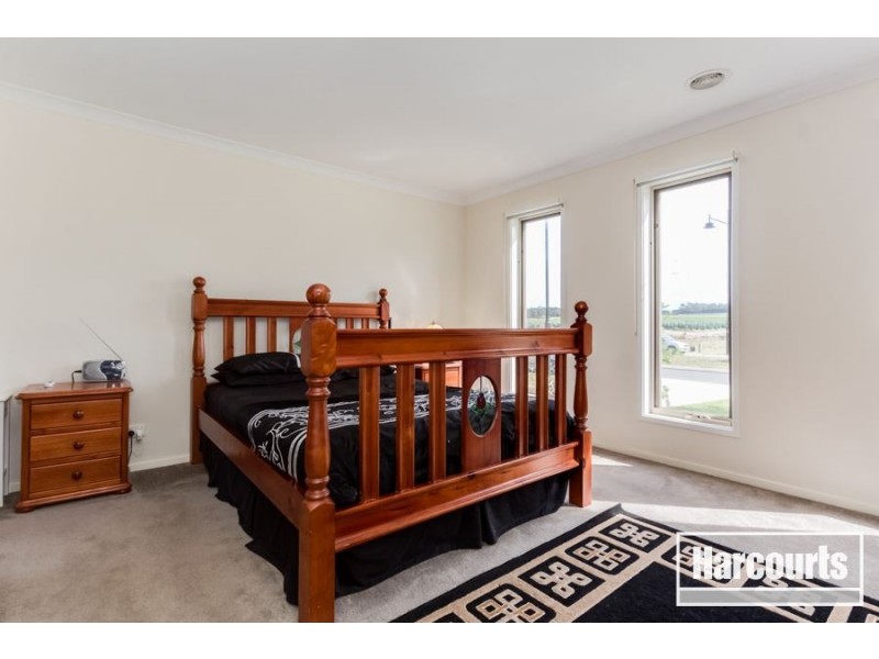 114 William Thwaites Boulevard, Cranbourne North VIC 3977