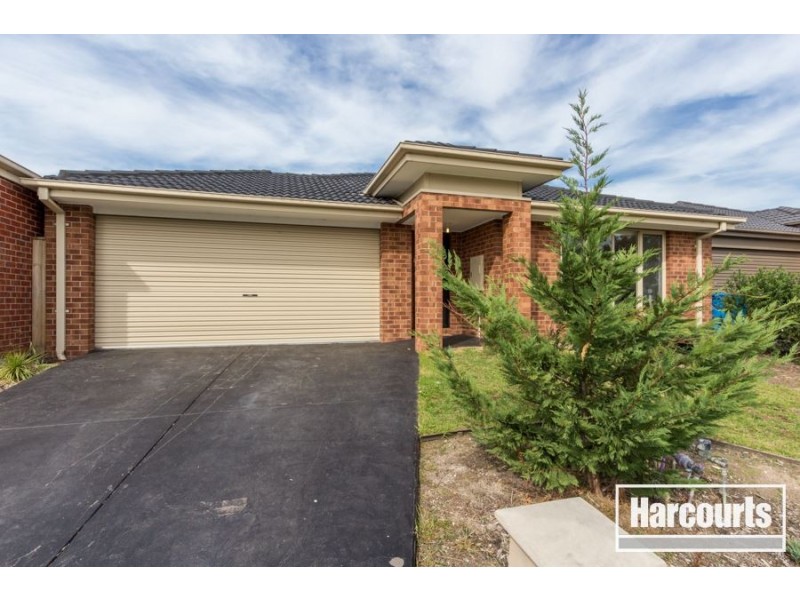 102 William Thwaites Boulevard, Cranbourne North VIC 3977