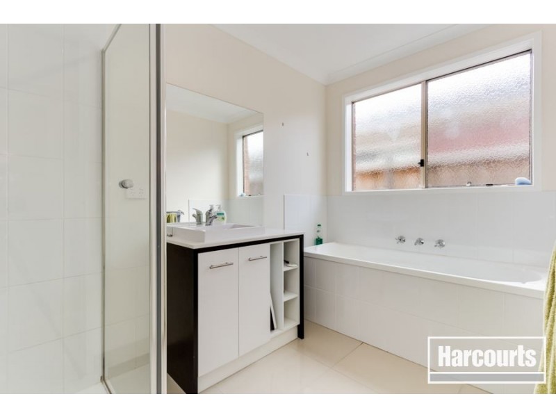 102 William Thwaites Boulevard, Cranbourne North VIC 3977