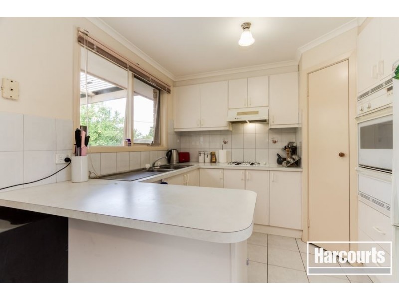 10 Caroline Crescent, Cranbourne VIC 3977