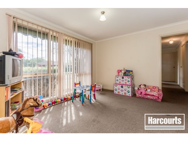 10 Caroline Crescent, Cranbourne VIC 3977