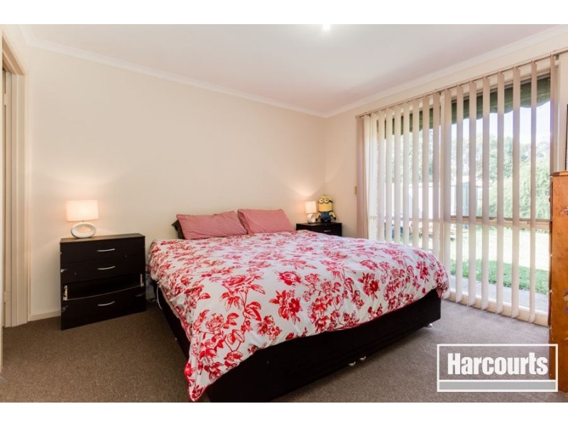 10 Caroline Crescent, Cranbourne VIC 3977