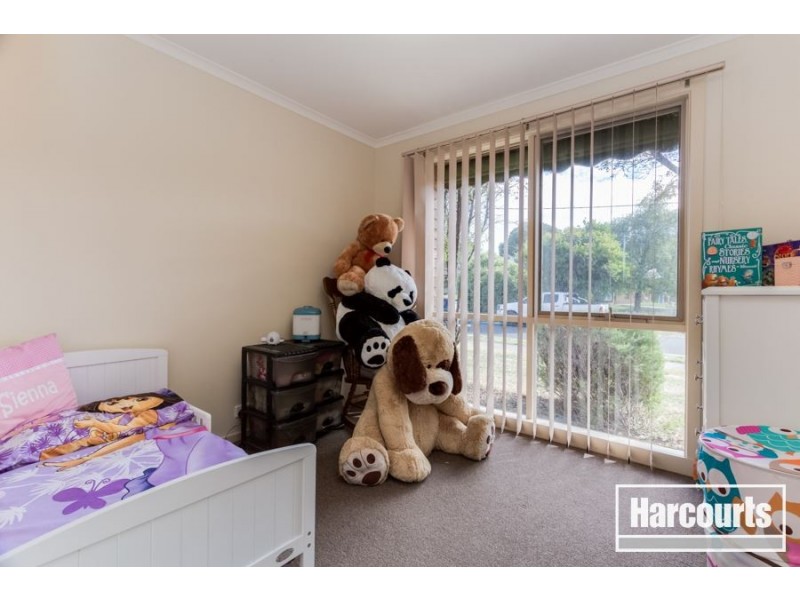 10 Caroline Crescent, Cranbourne VIC 3977