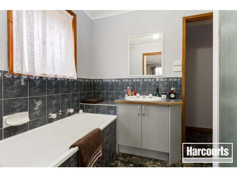 5 Curnow Court, Cranbourne VIC 3977