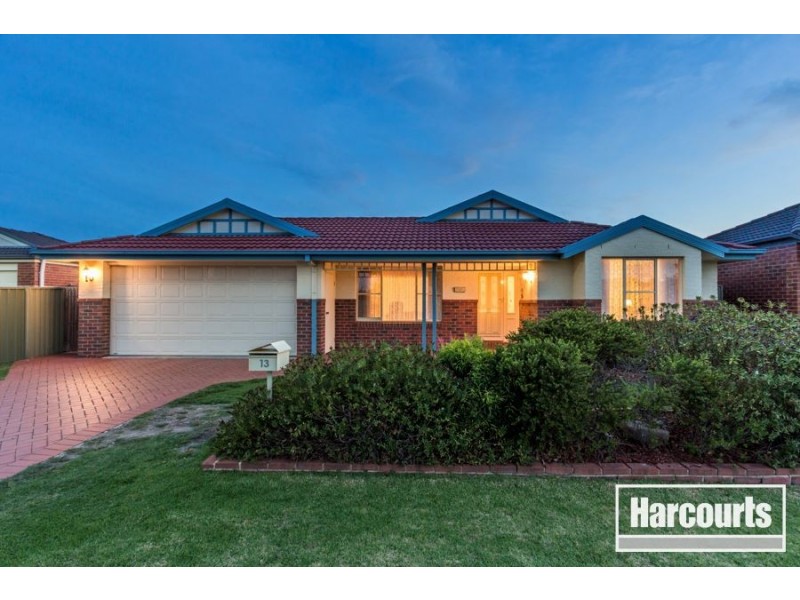 13 Oak Post Place, Cranbourne East VIC 3977