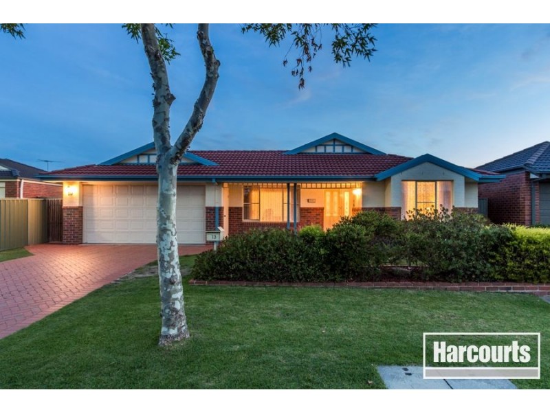 13 Oak Post Place, Cranbourne East VIC 3977