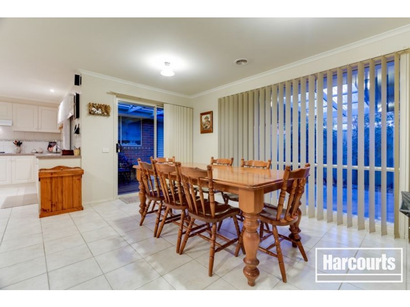 13 Oak Post Place, Cranbourne East VIC 3977