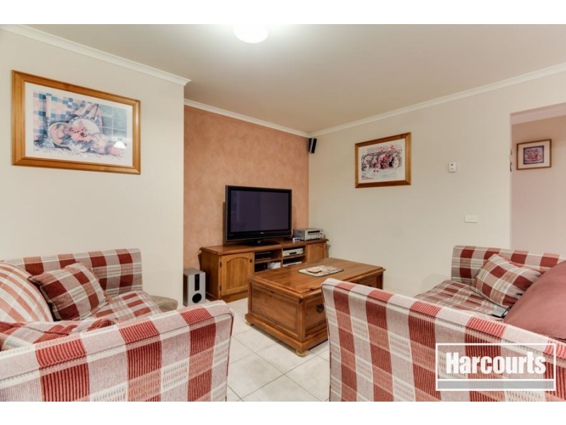 13 Oak Post Place, Cranbourne East VIC 3977