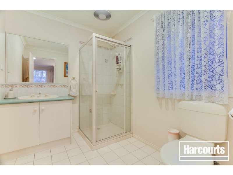 13 Oak Post Place, Cranbourne East VIC 3977