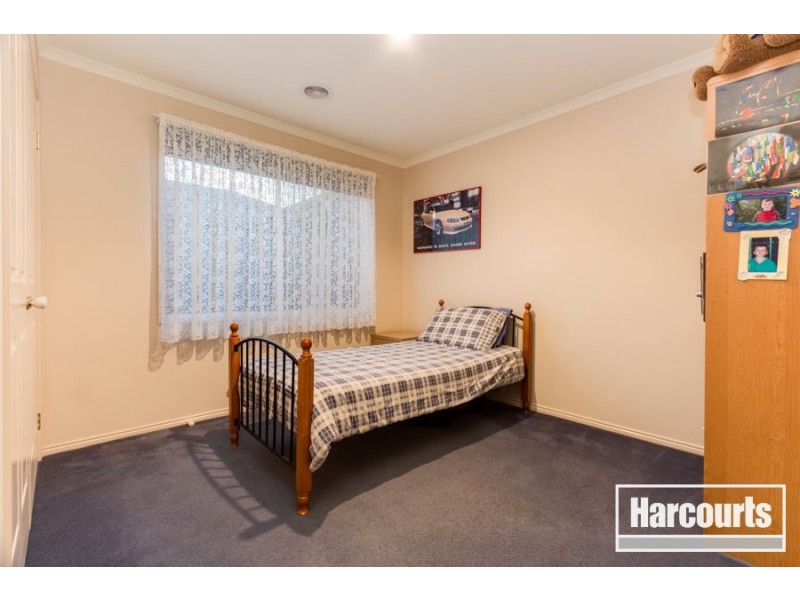 13 Oak Post Place, Cranbourne East VIC 3977