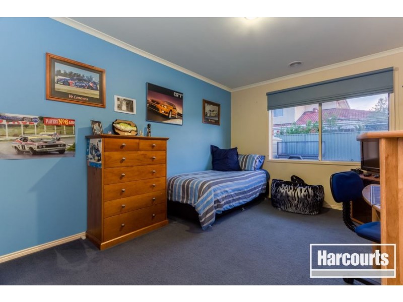 13 Oak Post Place, Cranbourne East VIC 3977