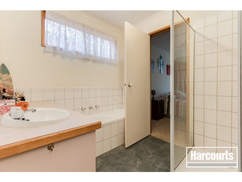 21 Brentwood Drive, Cranbourne North VIC 3977