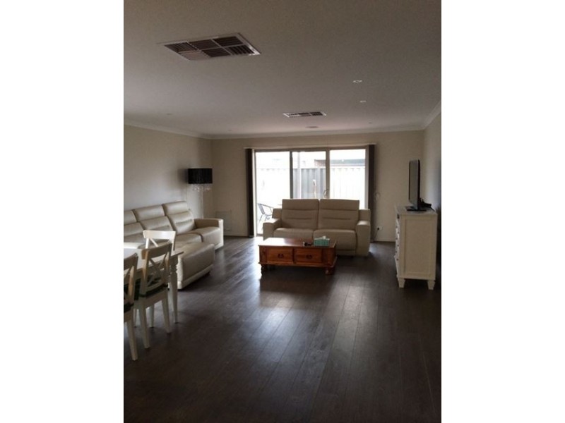 12 Tipperary Way, Cranbourne East VIC 3977