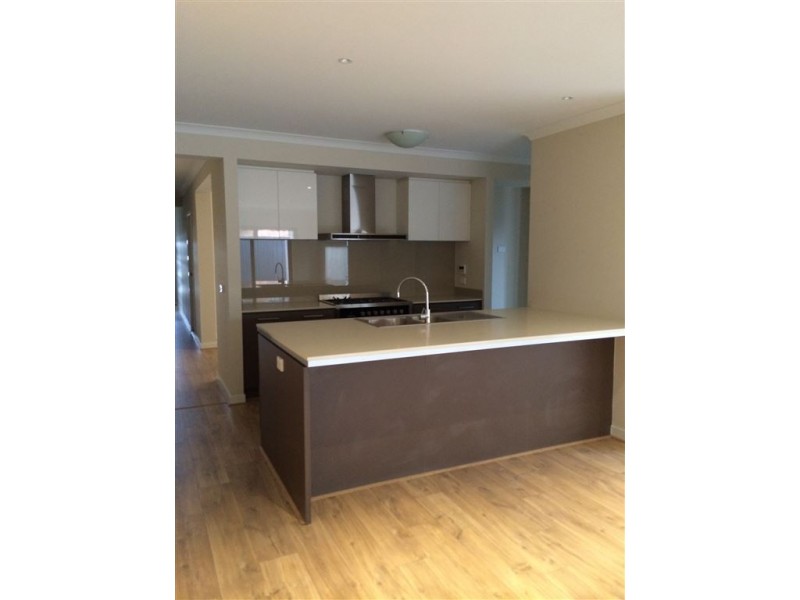 96 Heather Grove, Clyde North VIC 3978