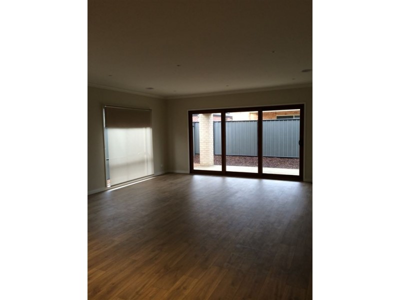 96 Heather Grove, Clyde North VIC 3978