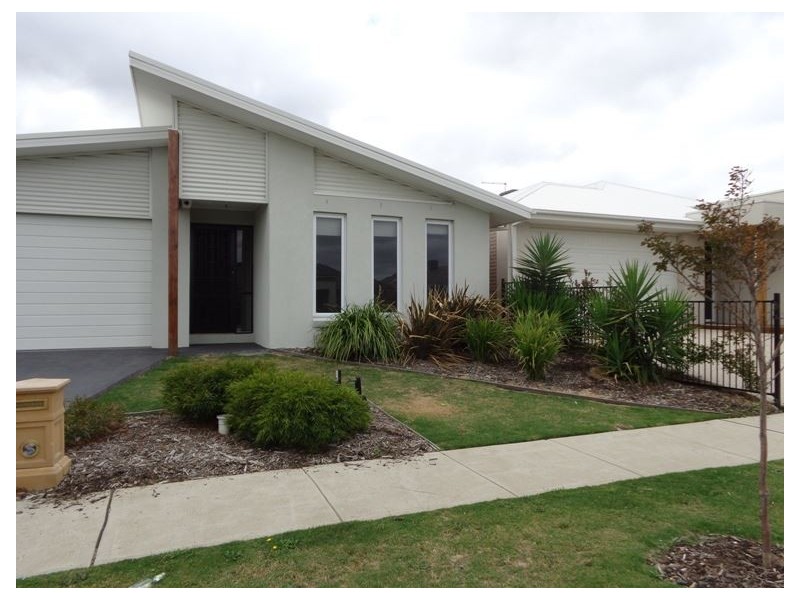 24 Crepe Avenue, Cranbourne VIC 3977