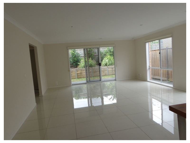 24 Crepe Avenue, Cranbourne VIC 3977