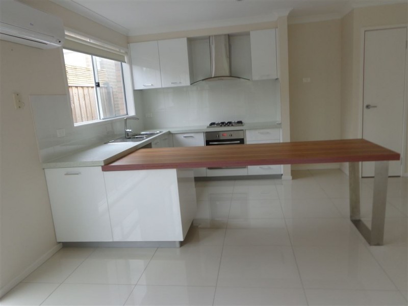 24 Crepe Avenue, Cranbourne VIC 3977