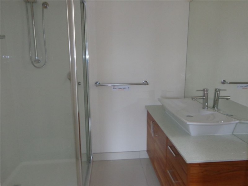 24 Crepe Avenue, Cranbourne VIC 3977