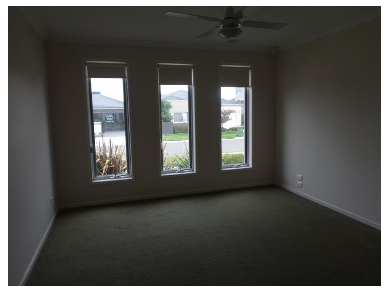 24 Crepe Avenue, Cranbourne VIC 3977