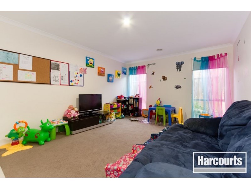 104 William Thwaites Boulevard, Cranbourne North VIC 3977