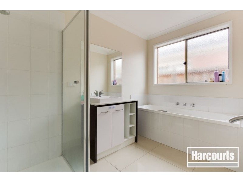104 William Thwaites Boulevard, Cranbourne North VIC 3977