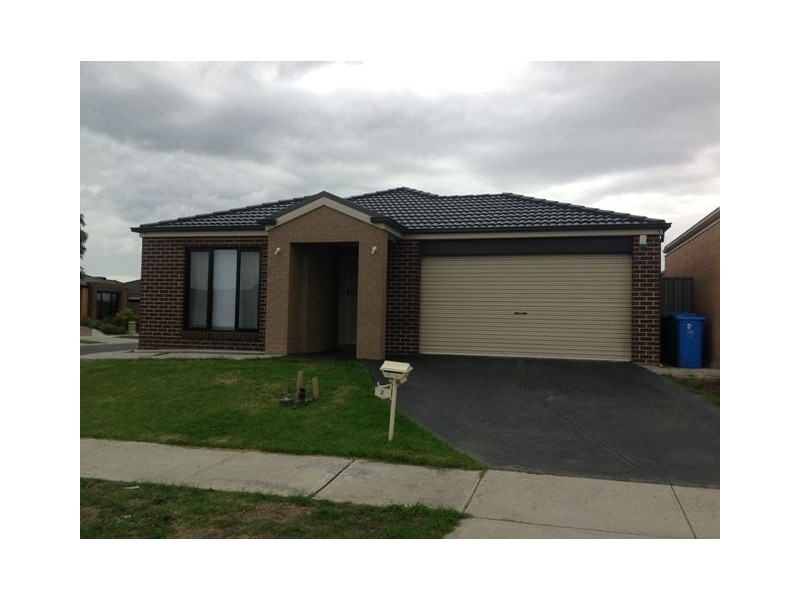 2 Tarwin Place, Cranbourne East VIC 3977
