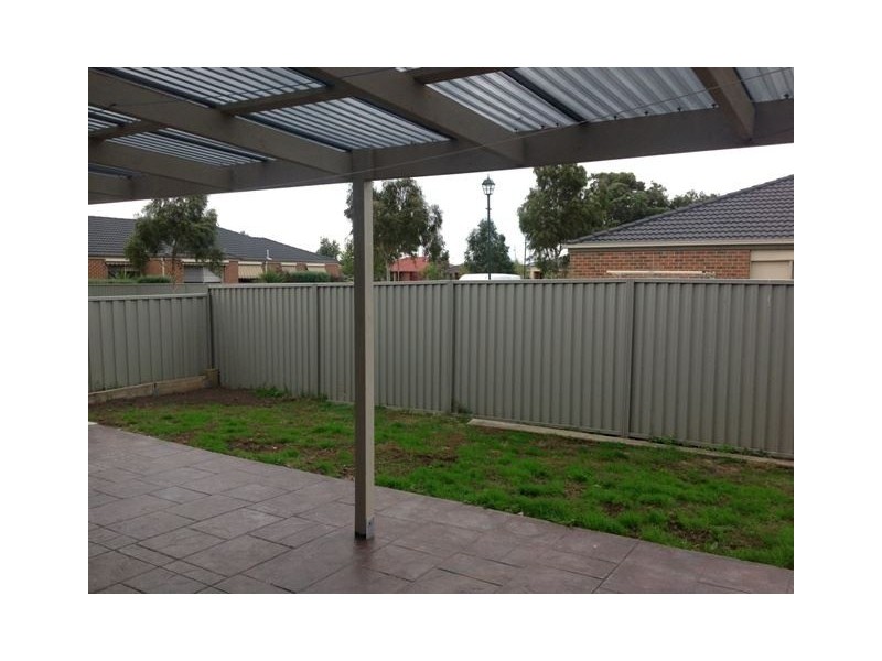 2 Tarwin Place, Cranbourne East VIC 3977