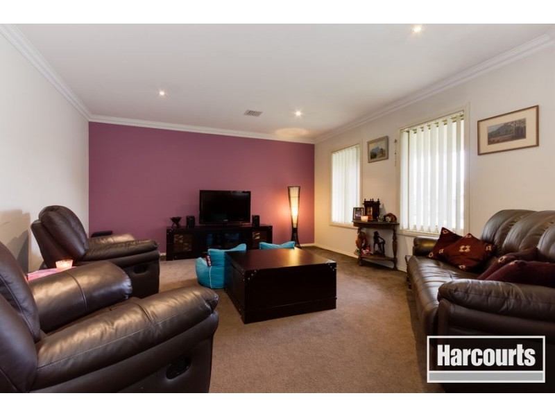 4 Cusack Way, Lynbrook VIC 3975