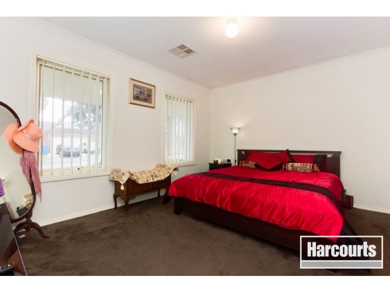 4 Cusack Way, Lynbrook VIC 3975