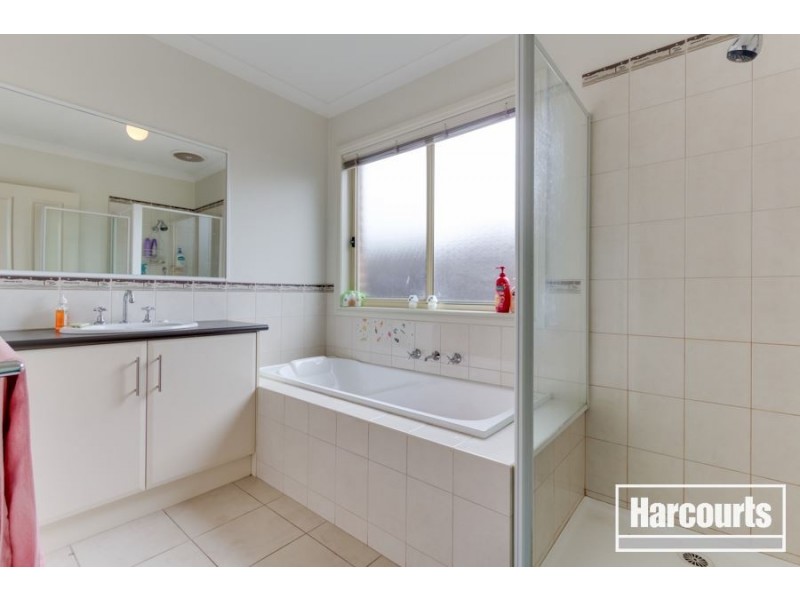 4 Cusack Way, Lynbrook VIC 3975