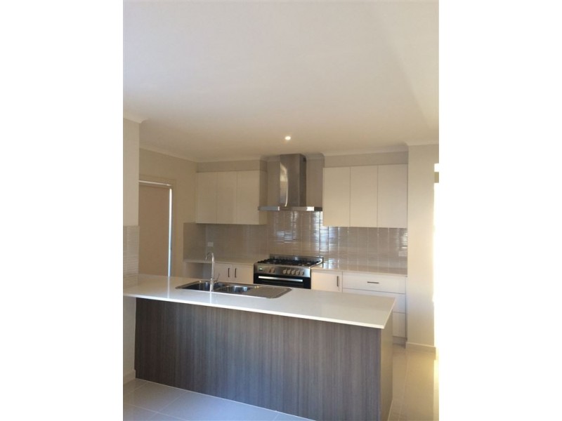 46 Heather Grove, Clyde North VIC 3978