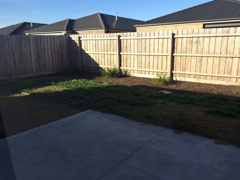 46 Heather Grove, Clyde North VIC 3978