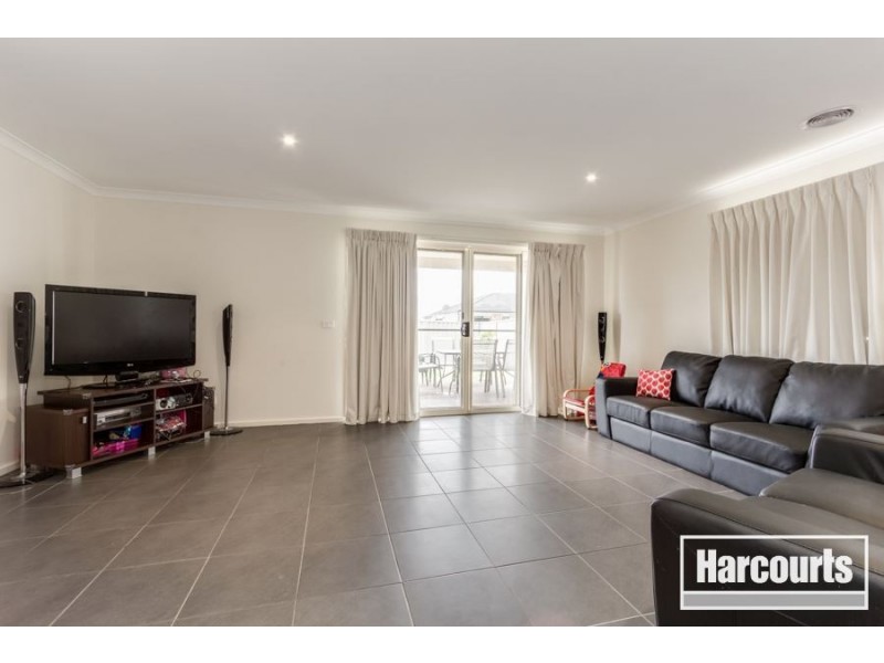 6 Wiltshire Avenue, Cranbourne East VIC 3977