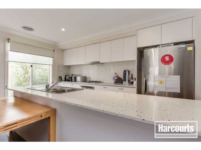 6 Wiltshire Avenue, Cranbourne East VIC 3977