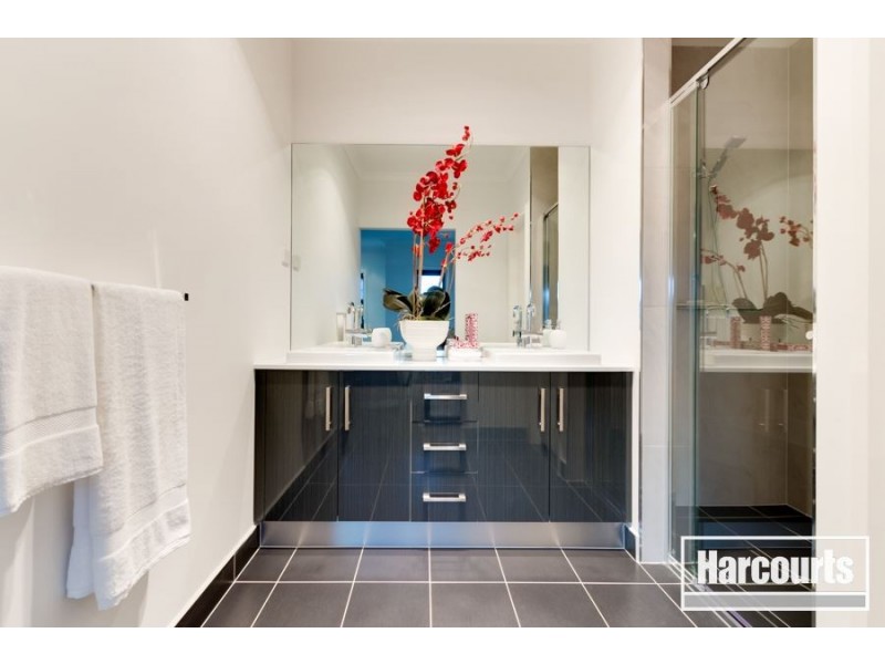 13 John Russell Road, Cranbourne West VIC 3977
