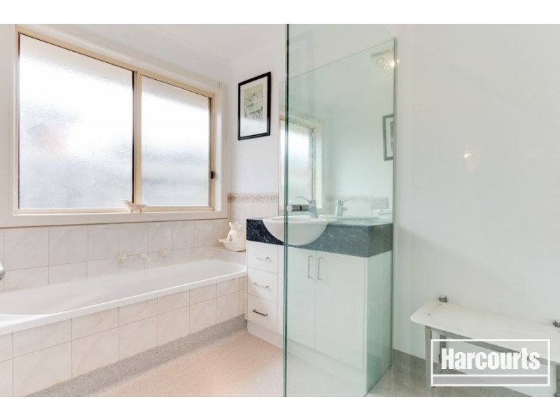 84 Scarborough Avenue, Cranbourne VIC 3977