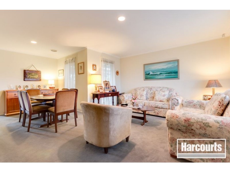 27 Godwin Crescent, Cranbourne North VIC 3977